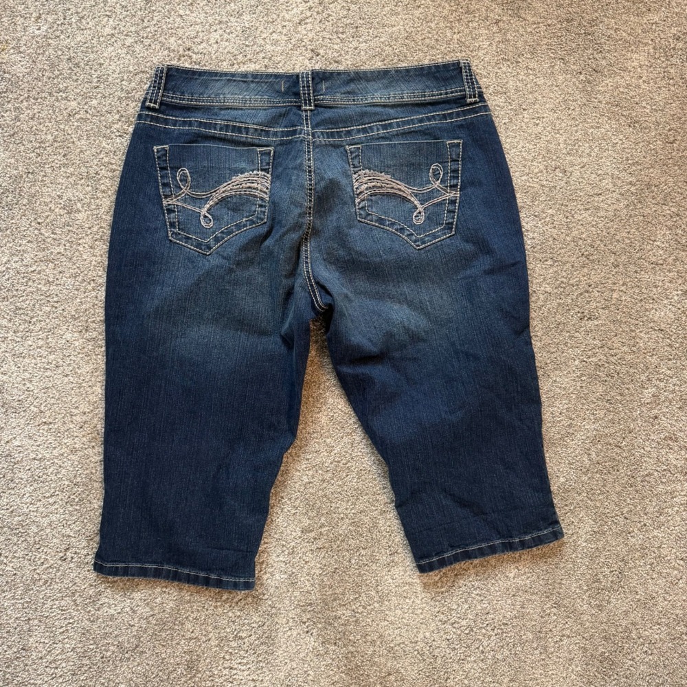 West Vintage America Collection Dark Wash Embroidered Capri Jeans 14/32